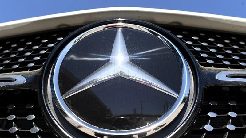 Mercedes-Benz logo